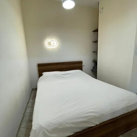 Apartment стильный лофт в аркадии - спальня и кухня-студия боковой вид моря! *