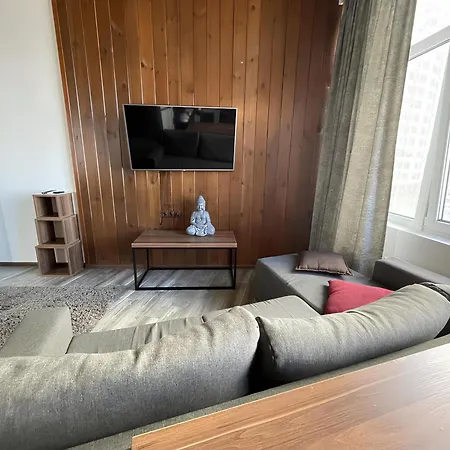 Apartmán стильный лофт в аркадии - спальня и кухня-студия с боковым видом на море Oděsa