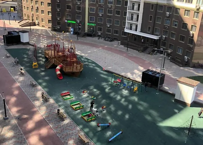 стильный лофт в аркадии - спальня и кухня-студия с боковым видом на море Oděsa