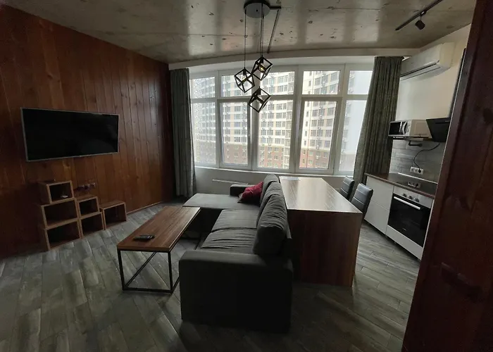 стильный лофт в аркадии - спальня и кухня-студия с боковым видом на море