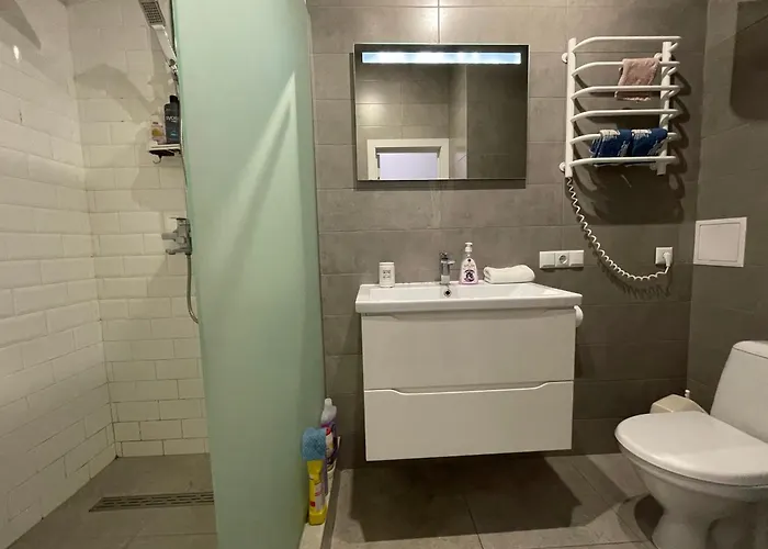 стильный лофт в аркадии - спальня и кухня-студия с боковым видом на море *