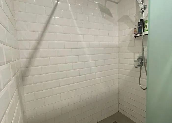 стильный лофт в аркадии - спальня и кухня-студия с боковым видом на море Apartmán *