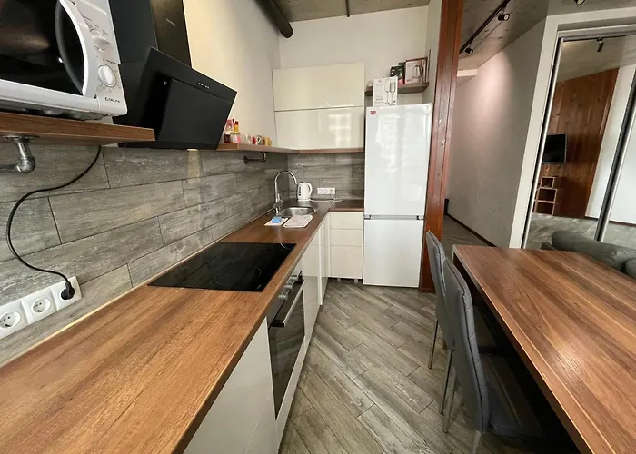 стильный лофт в аркадии - спальня и кухня-студия с боковым видом на море Odessza