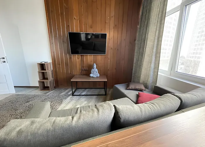 Apartmán стильный лофт в аркадии - спальня и кухня-студия с боковым видом на море Oděsa