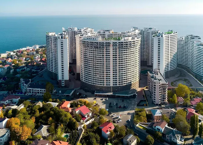 стильный лофт в аркадии - спальня и кухня-студия с боковым видом на море Apartmán Oděsa