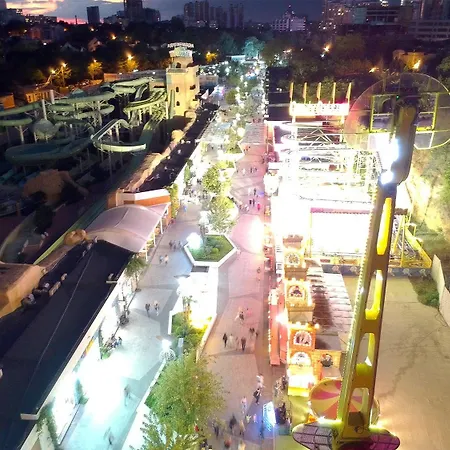 стильный лофт в аркадии - спальня и кухня-студия с боковым видом на море Апартаменты *