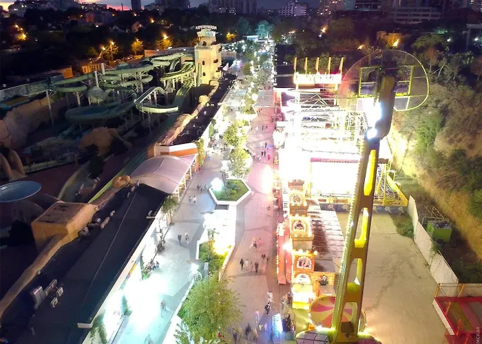 стильный лофт в аркадии - спальня и кухня-студия с боковым видом на море Апартаменты *