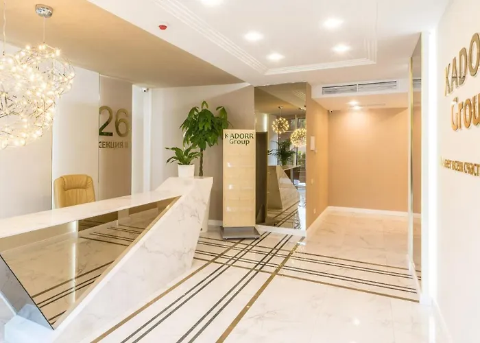 стильный лофт в аркадии - спальня и кухня-студия с боковым видом на море