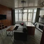 стильный лофт в аркадии - спальня и кухня-студия с боковым видом на море