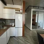 стильный лофт в аркадии - спальня и кухня-студия с боковым видом на море Appartamento *