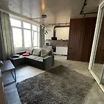 стильный лофт в аркадии - спальня и кухня-студия с боковым видом на море * Odessa