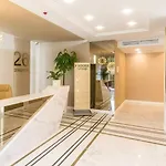 стильный лофт в аркадии - спальня и кухня-студия с боковым видом на море